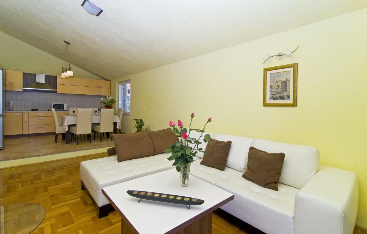 Apartment Mihanovic Zrnovnica Exterior photo
